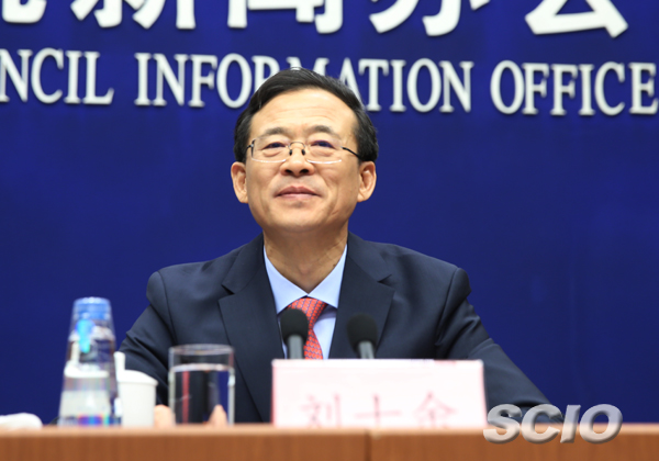 劉士余談改革和穩(wěn)定：“風(fēng)平浪靜好行船”