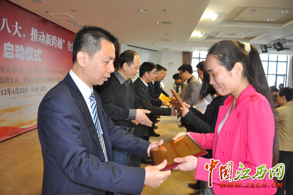 江西啟動(dòng)2012年全民閱讀活動(dòng) 倡導(dǎo)數(shù)字閱讀