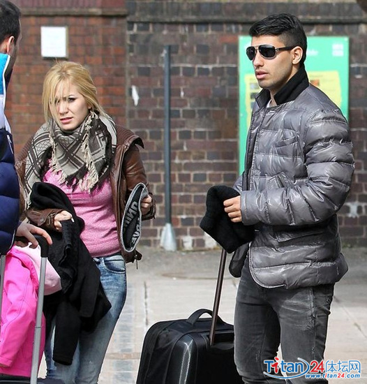 阿奎羅與小三公開(kāi)亮相 出雙入對(duì)毫不避諱（圖）