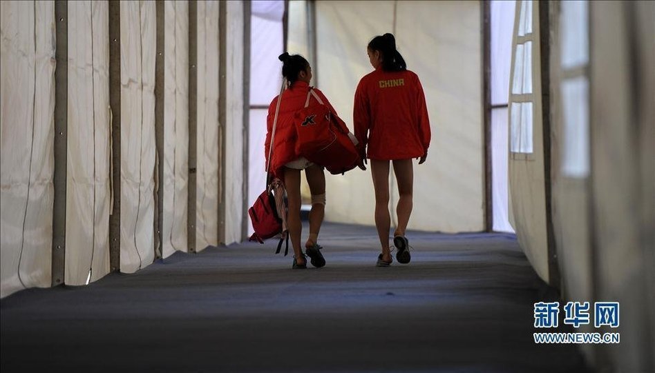 藝體少女體態(tài)秀麗 臺前幕后身姿揭秘