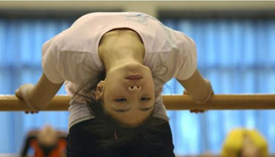 藝體少女體態(tài)秀麗 臺前幕后身姿揭秘