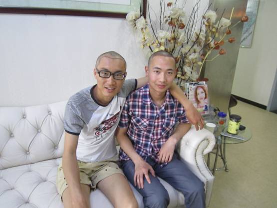 特寫鏡頭:兩張合影折射非凡植發(fā)效果