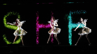 對唱功不自信 Ella淚灑SHE演唱會現(xiàn)場（圖）