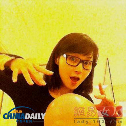 明星專(zhuān)注賣(mài)萌不分年齡(圖)