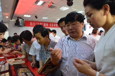 山西大媽再掀搶金戰(zhàn) 銀行金飾部分賣斷貨