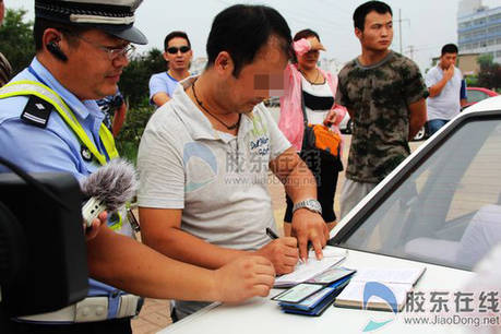 不“禮讓斑馬線”罰款50扣3分 煙臺(tái)開(kāi)出首張罰單