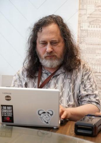 “自由軟件之父”理查德·斯托曼(Richard Stallman) 理查德·斯托曼:蘋果公司罪大惡極