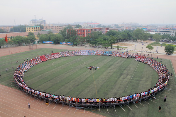 “超級(jí)中學(xué)”背后的資源分配亂象