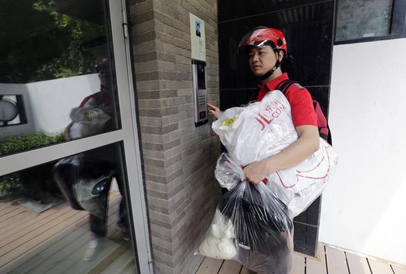 劉強東親自送快遞的象征意義