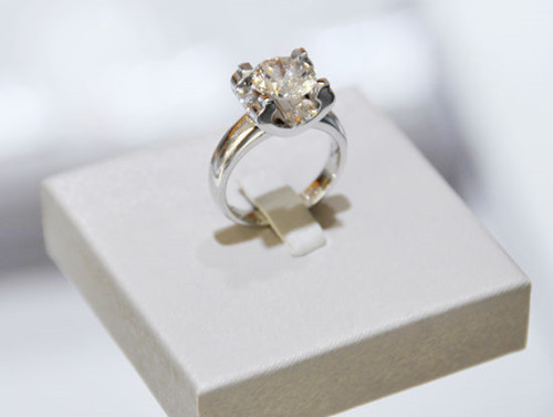 天然鉆石面臨人造鉆石行業挑戰