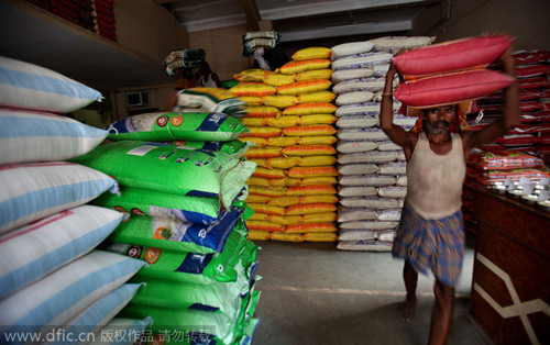 盧比持續貶值 莫迪新政策受懷疑