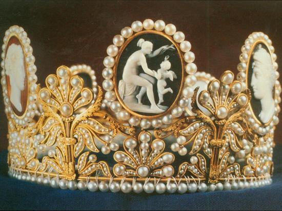 優(yōu)雅權(quán)貴 5位皇室女人的傳世冠冕