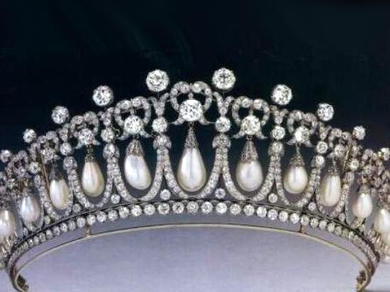 優雅權貴 5位皇室女人的傳世冠冕