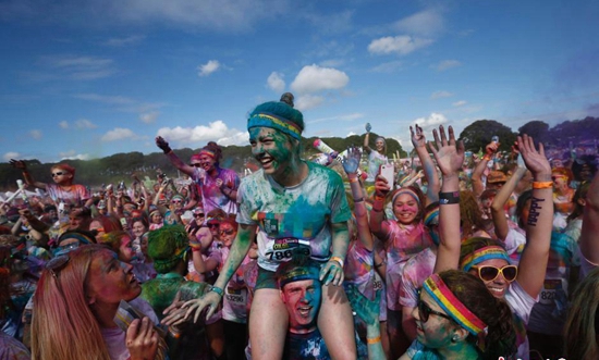 悉尼舉行“彩色跑” 揮灑色彩繽紛