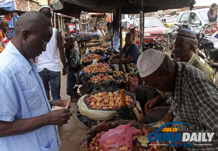 埃博拉病毒重創西非經濟 圖說疫區市集買賣