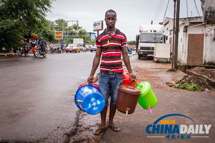 埃博拉病毒重創西非經濟 圖說疫區市集買賣