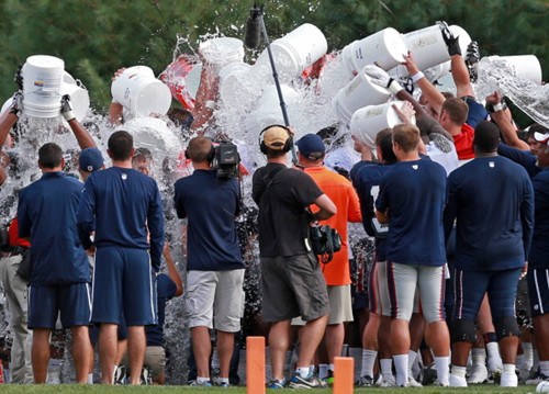 “冰桶挑戰”的挑戰：捐款怎么花？<BR>