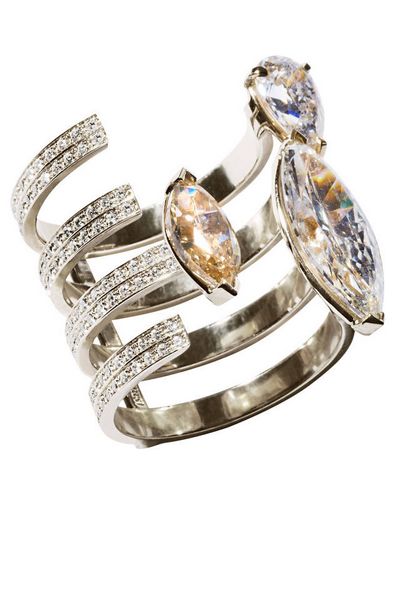 年終奢侈一把:盤(pán)點(diǎn)15件本季最華麗的珠寶