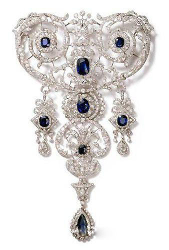 年終奢侈一把:盤點(diǎn)15件本季最華麗的珠寶