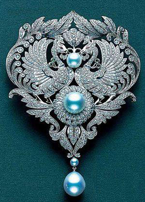 年終奢侈一把:盤點(diǎn)15件本季最華麗的珠寶