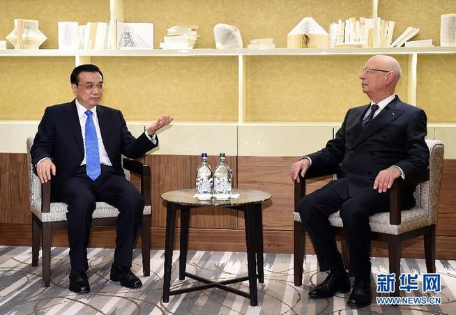 李克強(qiáng)會見世界經(jīng)濟(jì)論壇主席施瓦布