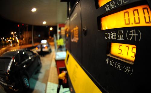 外媒:油價2015年上漲首破60美元 市場反應(yīng)平淡