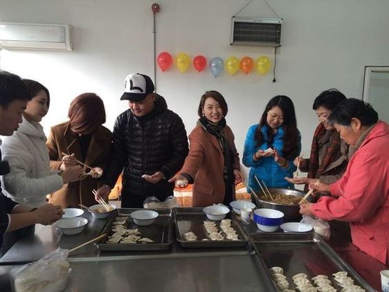 “春暖”行動 浩澤凈水關愛老人公益行