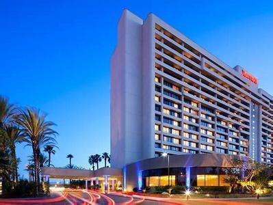 中企收購海外機場欲打造“中國游客中心”