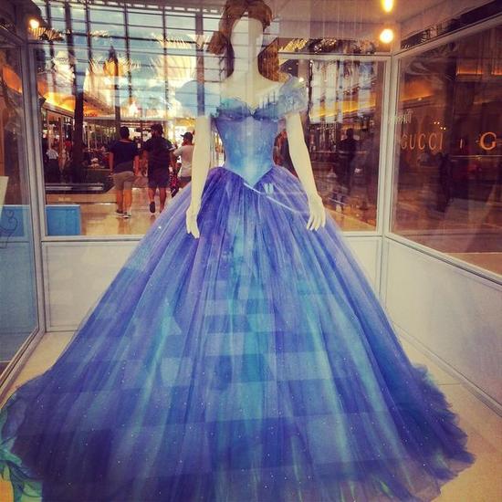 170萬顆水晶做衣服:看“灰姑娘”家到底多有錢?