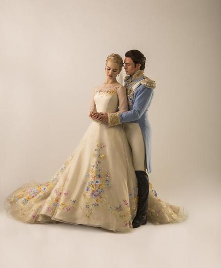 170萬顆水晶做衣服:看“灰姑娘”家到底多有錢?