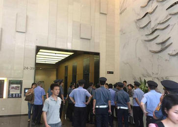 網曝Uber成都公司被查 執法者遭司機圍堵(圖)