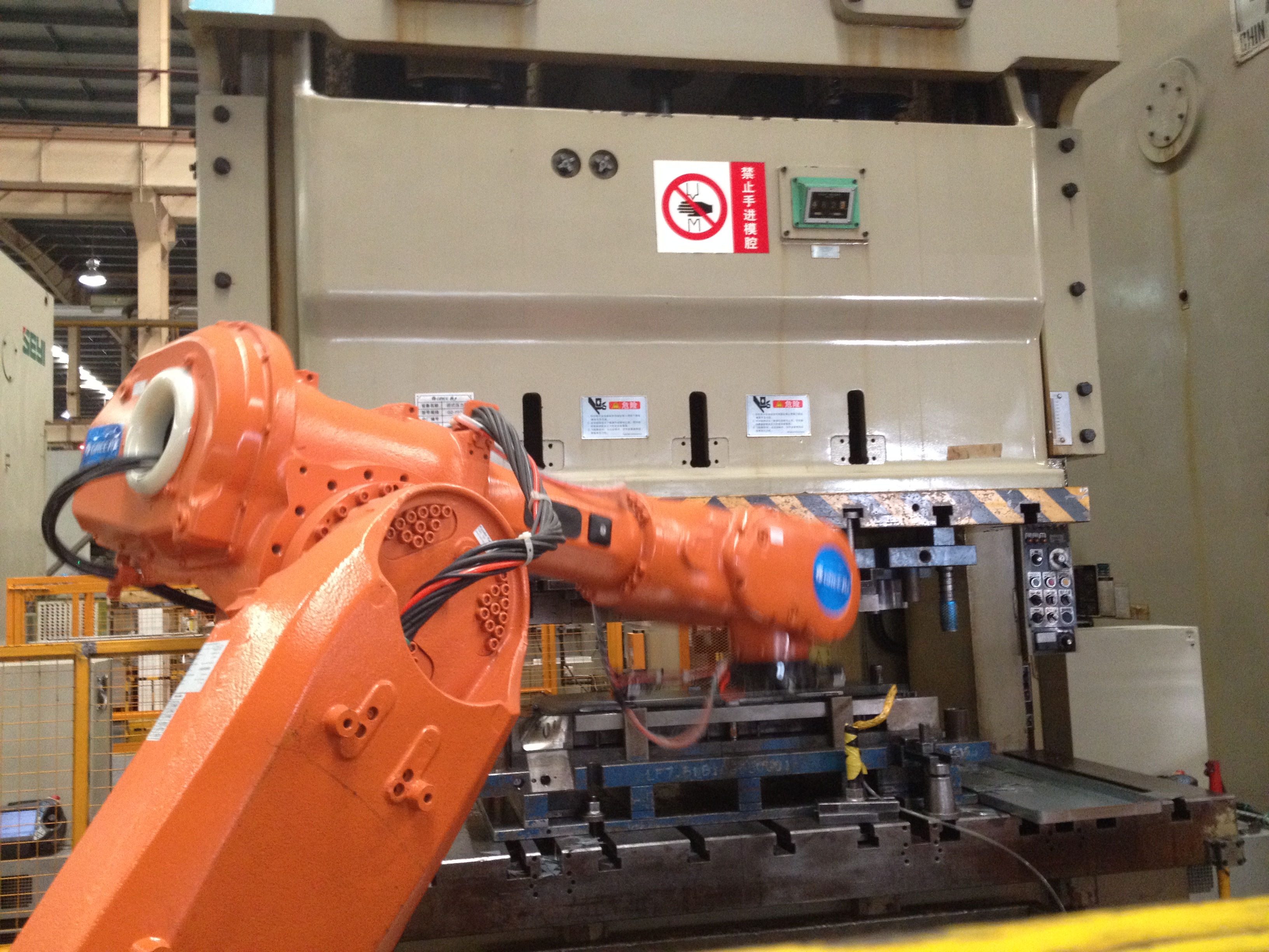 格力空調“互聯網+”戰略轉型：自主研發機器人