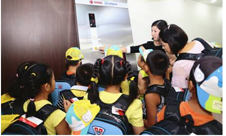 安全乘梯,從小做起 安全乘梯,從小做起