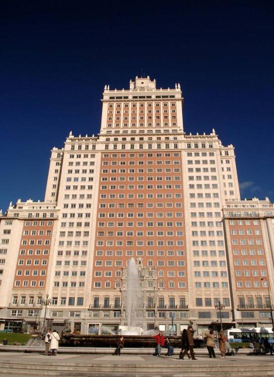 王健林購西班牙地標欲拆除重建 遭7萬民眾反對