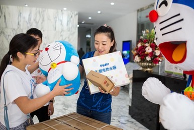 哆啦A夢現身廣州CBD,點外賣竟送熱水器