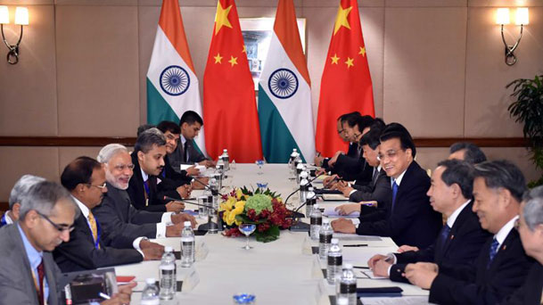 李克強(qiáng)在吉隆坡會(huì)見印度總理莫迪