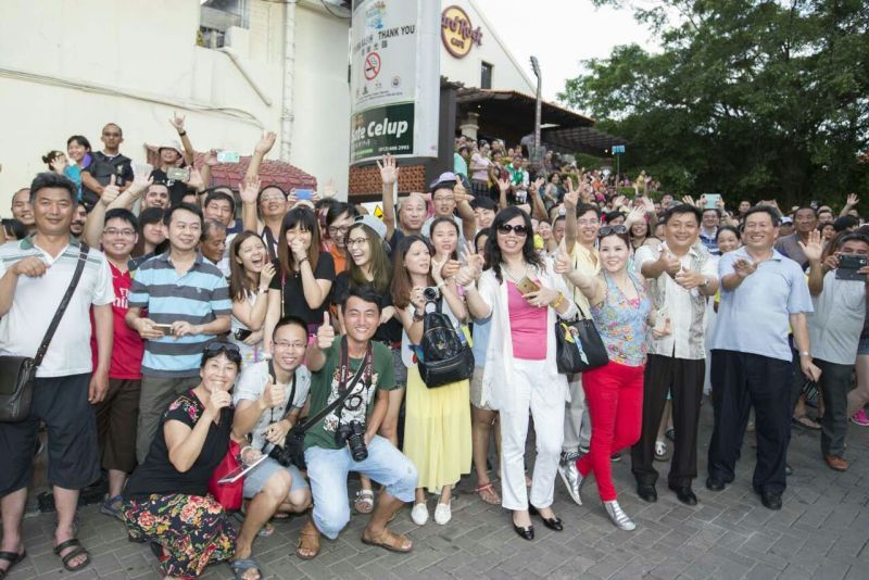 李克強來到馬六甲 當(dāng)?shù)胤序v了！