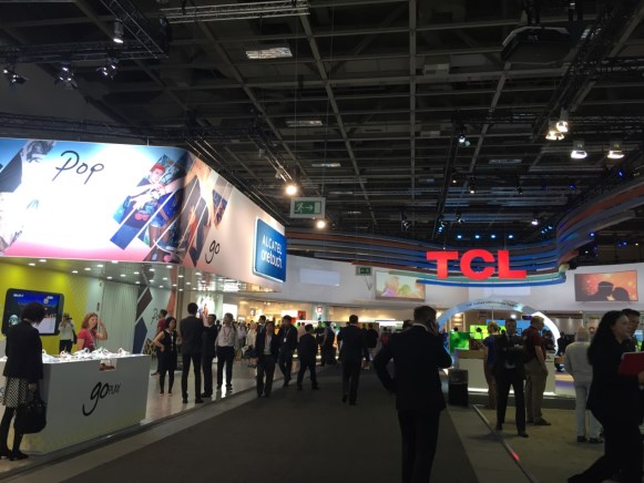 TCL通訊“玩性大發”，攜多款個性化智能終端亮相IFA展