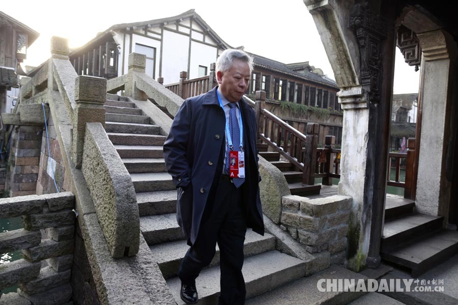 第二屆世界互聯(lián)網(wǎng)大會(huì)嘉賓紛紛入場(chǎng)