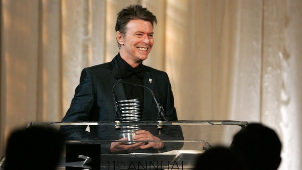 搖滾巨星大衛(wèi)·鮑伊的金融遺產(chǎn)——“鮑伊債券”