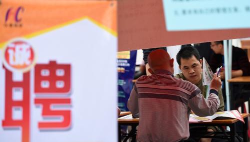 中國750萬大學生將畢業 外媒:就業抱負遇經濟減速