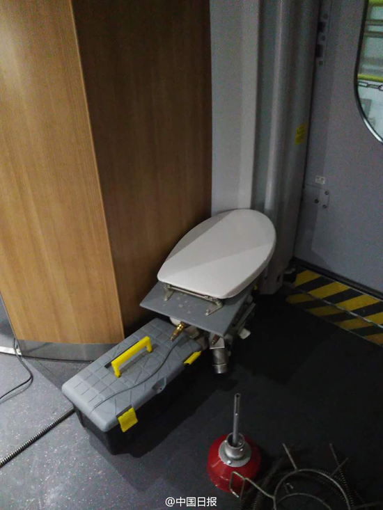 文明出行:你的隨手一丟 他們又要多熬兩小時