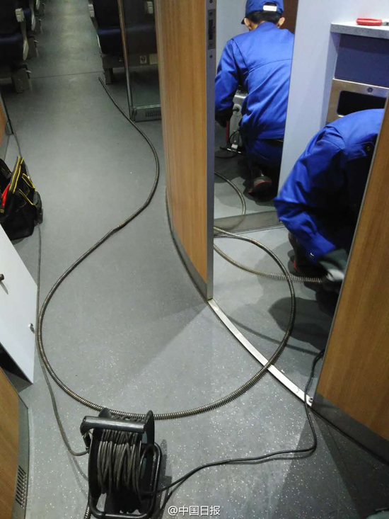 文明出行:你的隨手一丟 他們又要多熬兩小時