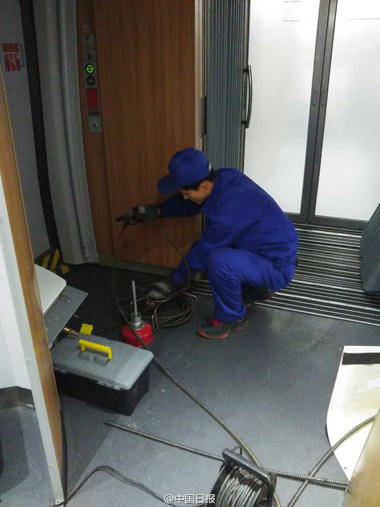 文明出行:你的隨手一丟 他們又要多熬兩小時(shí)