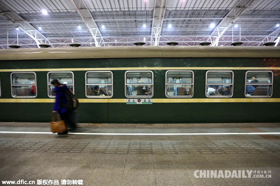 見證中國火車變遷史：從綠皮車到高鐵動車