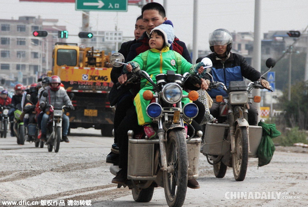 直擊2016年春運(yùn)：有一種表情叫“回家”