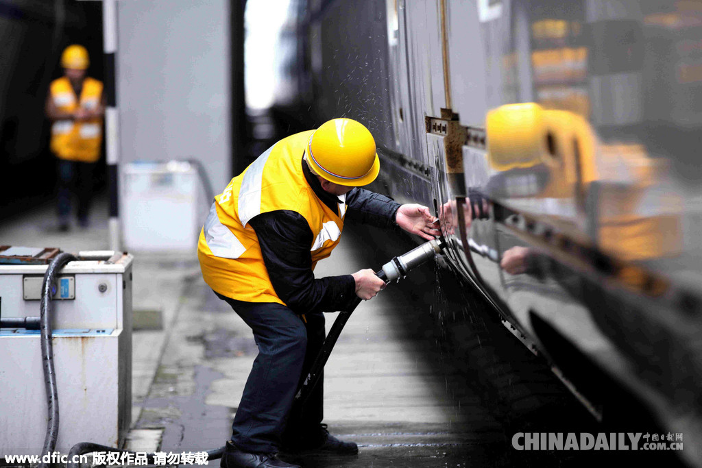 直擊2016年春運(yùn)：有一種表情叫“回家”