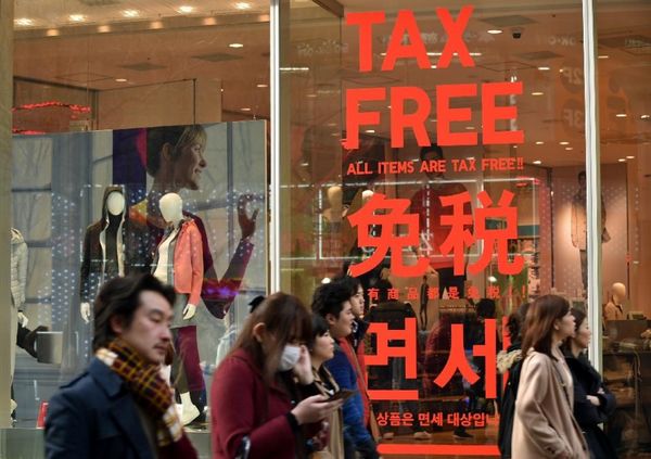 股市暴跌、日元升值致日本“安倍經濟學”陷危機