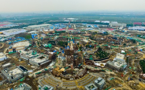 中國兩大迪斯尼樂園:競爭還是互補(bǔ)?