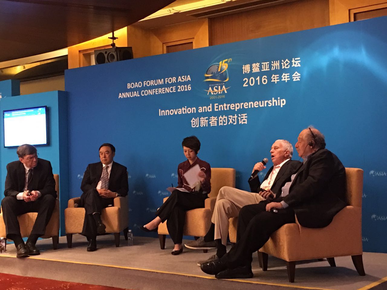 顛覆式創新之父與諾貝爾獎得主共話創新開辟新未來